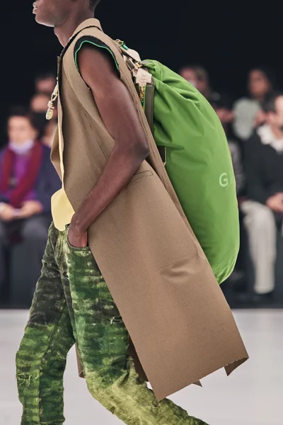 Look 60
